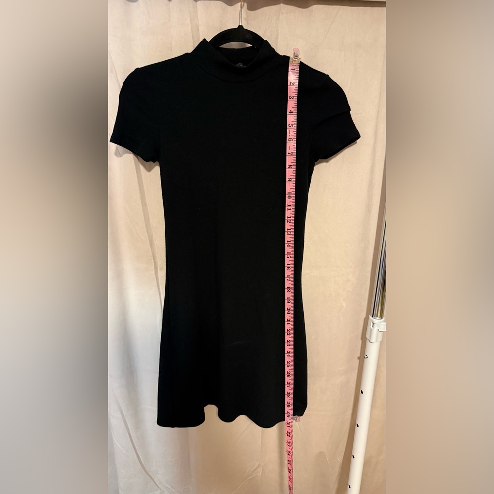 Simple Black Short Sleeve Shift Dress